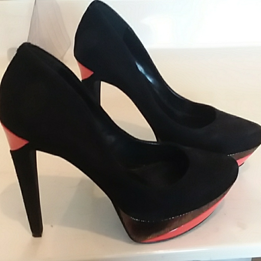 BLACK PUMPS